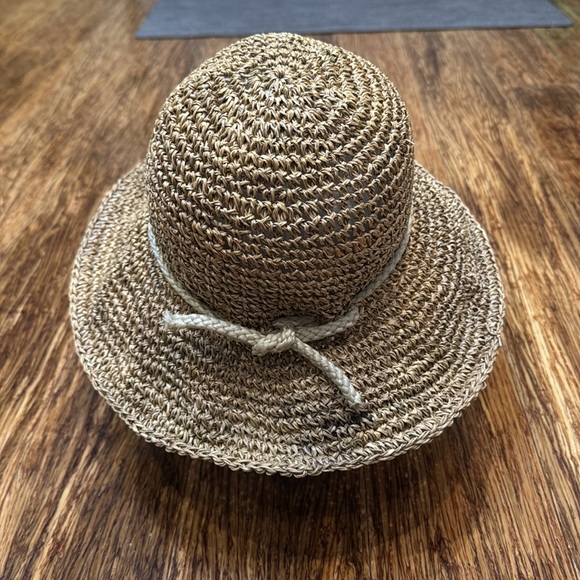 Vintage tan woven straw floppy 14” brim beach hat one size - Picture 4 of 9